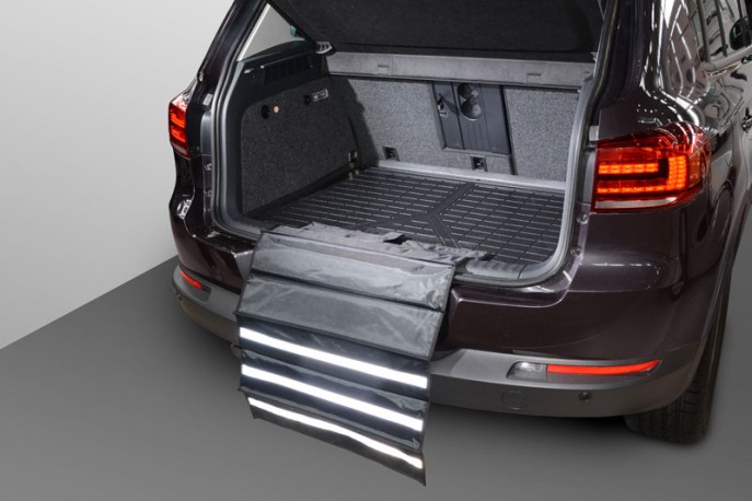 Поддон в багажник с защитным фартуком Tiguan